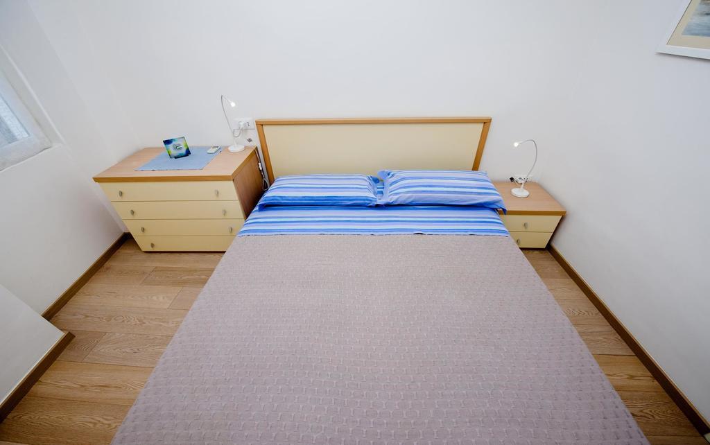 Apartment Al Porto ロヴィニ エクステリア 写真